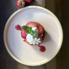 いちごのタルト　ローズマリーの香り