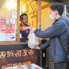 立ち飲みとテイクアウト可能◎