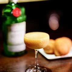 キウイとジンのカクテル