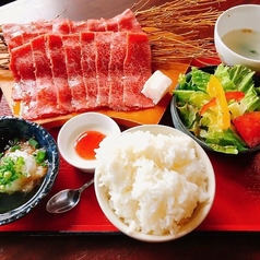 自慢の料理を満腹ランチでお昼から堪能！