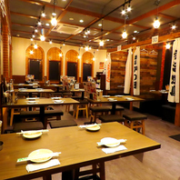 《宮崎で宴会》木を基調とした落ち着きのある店内