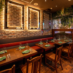 30名様以上でのご利用には貸切プランをご案内できます。会社のご宴会や仲間内での集まりなど、大人数での利用に最適です。広々とした店内で周囲を気にせず過ごせるので、ゆったりと食事と会話を楽しめます。