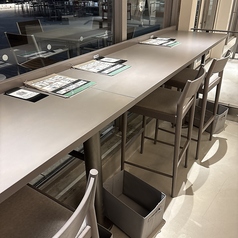 カウンター席のご用意ございます。