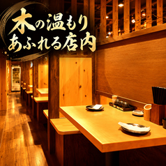 テーブル席　5名～6名まで小宴会から大人数宴会まで、多彩なシーンでご利用いただいています。
