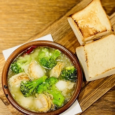 えびとブロッコリーのアヒージョ