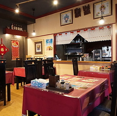 2名席テーブルもございます。お二人でごゆっくりとお食事をお楽しみいただけます