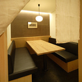 【半個室で本格和食】当店は河原町駅すぐ！京都高島屋S.C.の7階にあるため、雨の日でも濡れる心配がありません◎人気の半個室はテーブルが広々としており、ソファーが向かい合うBOX席タイプ。接待・会食といったビジネスシーンにもオススメ。