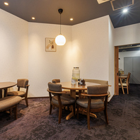 くつろぎのテーブル席案内