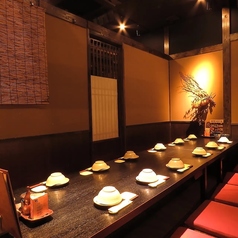 和の趣き溢れる店内は大人の為の落ち着いた雰囲気となっております。2名様~90名様までご利用可能な完全個室席は柏での接待や女子会、合コンなど各種宴会に最適なプライベート個室空間♪お得な宴会コースプランもご予算に合わせて3000円~ご用意。誕生日や記念日にお得なサプライズ特典もご用意しております。宴会大歓迎