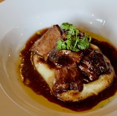 牛バラ肉の赤ワイン煮込み