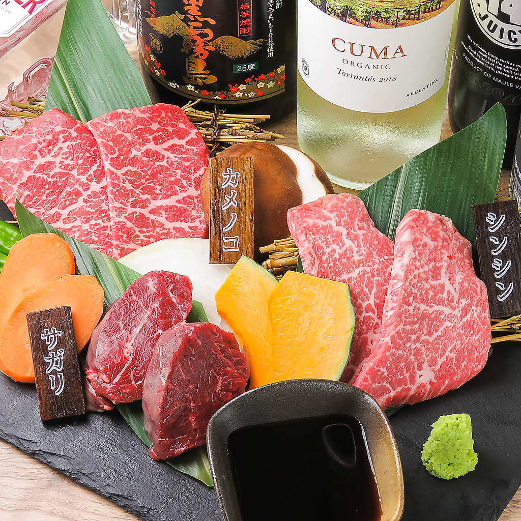 大人気、希少部位カルビ3種盛り2638円（税込）