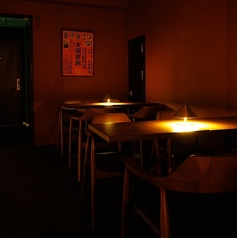 バー奥のテーブル席（8名様まで）