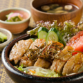 料理メニュー写真&nbsp;黒部名水ポークの照り燒きサラダ丼