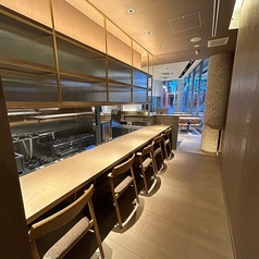 キッチン前カウンター席もございます。