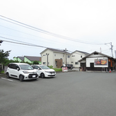 お車でお越しのお客様もご安心ください！ 鐘庵では、ゆったりと駐車できるスペースを完備しています。お買い物のついでや、ご家族でのお出かけの際にも気軽に立ち寄っていただけますよ♪