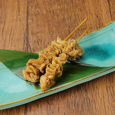 鶏皮の串揚げ（2本）