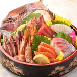 おかげ家名物≪鮮魚の桶盛り≫御来店頂いた際には是非お召し上がり下さいませ。