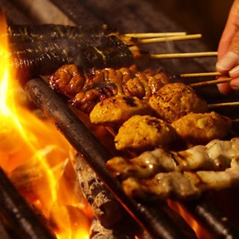 炭火でじっくりと焼き上げたこだわりの焼鳥を！