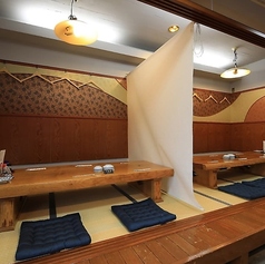 3名様の座敷席は、アットホームな雰囲気が魅力です！少人数での集まりやデートにも最適な空間で、ゆったりとした時間を楽しめます♪繋げると最大17名まで利用可能です。