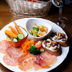 ワイン好き女子に人気♪おしゃれな空間で串焼きと一緒に楽しむ一杯が格別