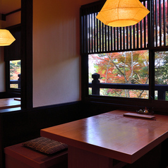 当店から円山公園が一望でき四季により様々な表情を見ることができます。