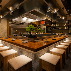 炉端 寿司 Hana 福島 Robatad Sushi Hana Osakaの雰囲気1