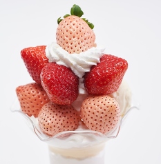 紅白いちごのストロベリーパフェ