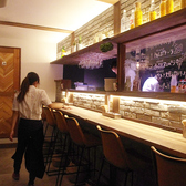 窯焼きピッツァ 創作料理と美味しいお酒のお店 CAMA Kitchenの雰囲気2