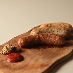 【自家製ソーセージ】素材や味にこだわった自慢の品々！の写真