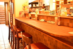 【カウンター席】お一人様でのご利用やデートにおすすめのお席です。またランチのお食事にも最適です◎