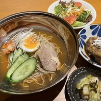 セットになった定食メニューがおススメ！