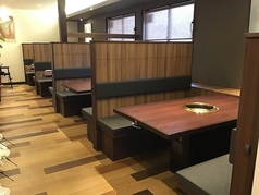 ボックスタイプのベンチシートのお席です。