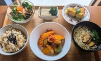 玄米定食6/26-7/2サーモンフライと塩麹ラタトゥイユ