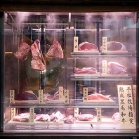 徹底管理されたセラー！ドライエイジングで究極の旨味