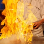 厚さ19ミリのガス鉄板で焼き上げる料理の数々。当店でしか食べれないお肉達ををお愉しみください。