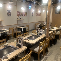 もんじゃ酒場 だしや 那覇国際通り店の雰囲気1