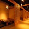 個室への通路、お部屋までの臨場感も大切にしております。扉付き完全個室となりますので、ご接待や会食、記念日などプライベートな空間でお食事や商談をお愉しみいただけます。