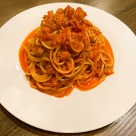 ツナとニンニクの自家製トマトソースパスタ