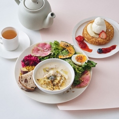 パンチェッタときのこのチーズクリームスープ＆有機オニオンドレッシングのサラダ