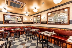 可愛らしい椅子が特徴のテーブル席★少人数でのご利用から大人数でのご利用まで様々♪