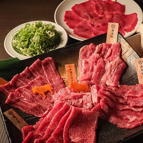 熟成肉と黒毛和牛を味わえる、熟成肉専門の焼肉店。平日限定飲み放題コースあります。