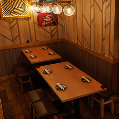 間接照明と和の装飾の数々が洗練された大人な空間を演出しております！当店でゆっくりと羽を伸ばしてご寛ぎくださいませ♪(牛タン 焼き鳥 肉寿司 飲み放題 デート 宴会コース 記念日 接待 宴会)