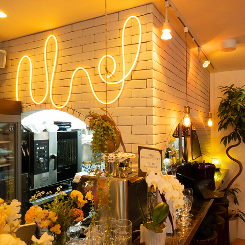 旬のフルーツや香り豊かなハーブを取り入れ、季節ごとの表情を大切にした料理をご提供