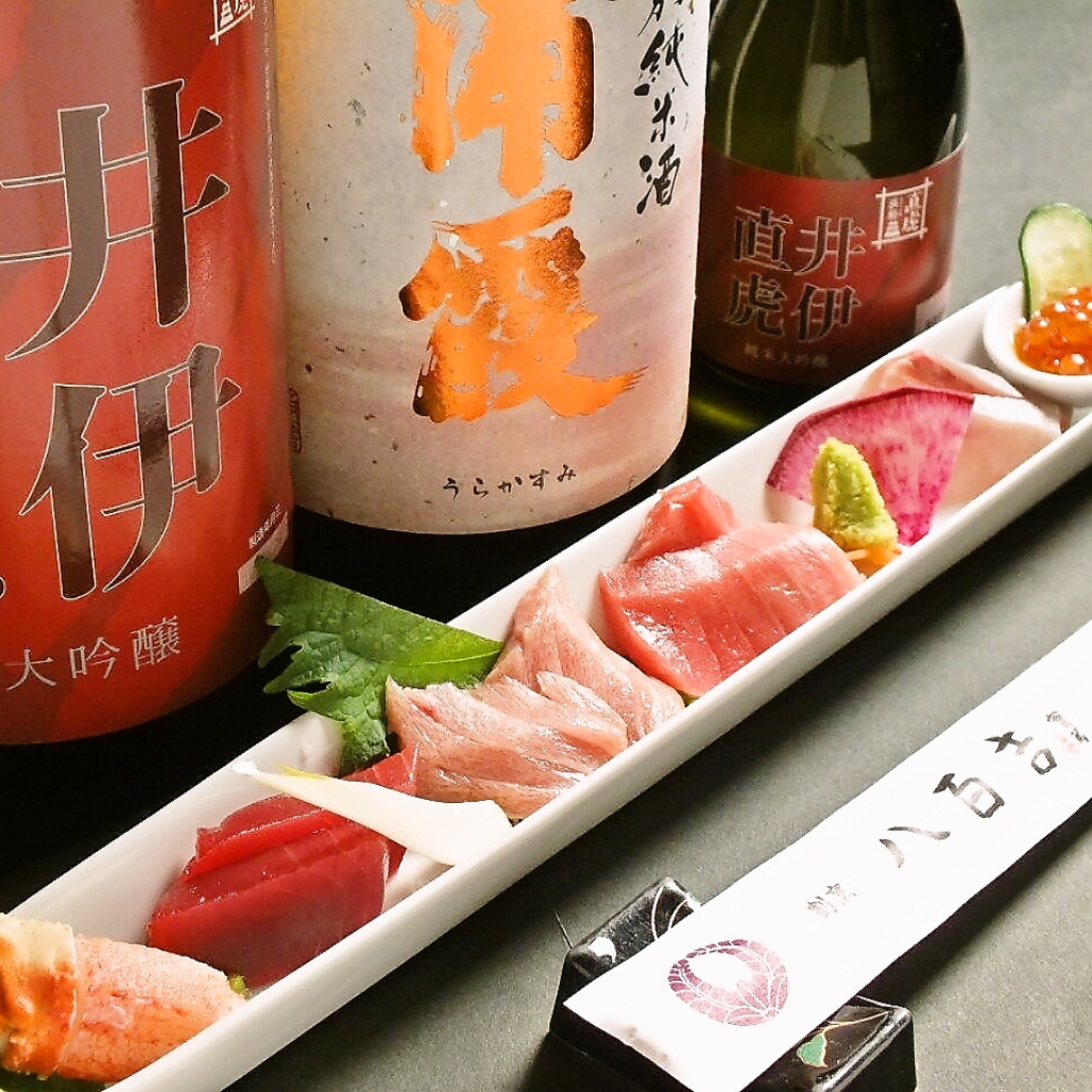 その日仕入れた旬の新鮮なお魚を華やかなお造りに。八百吉のすべてのコースで毎日お楽しみ頂けます。