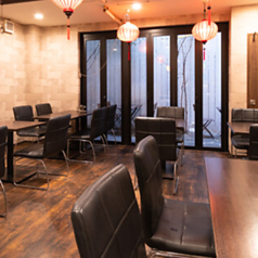 ブラインドで半個室としてもご利用になれますので、接待や大切な場面でもご利用頂けます。