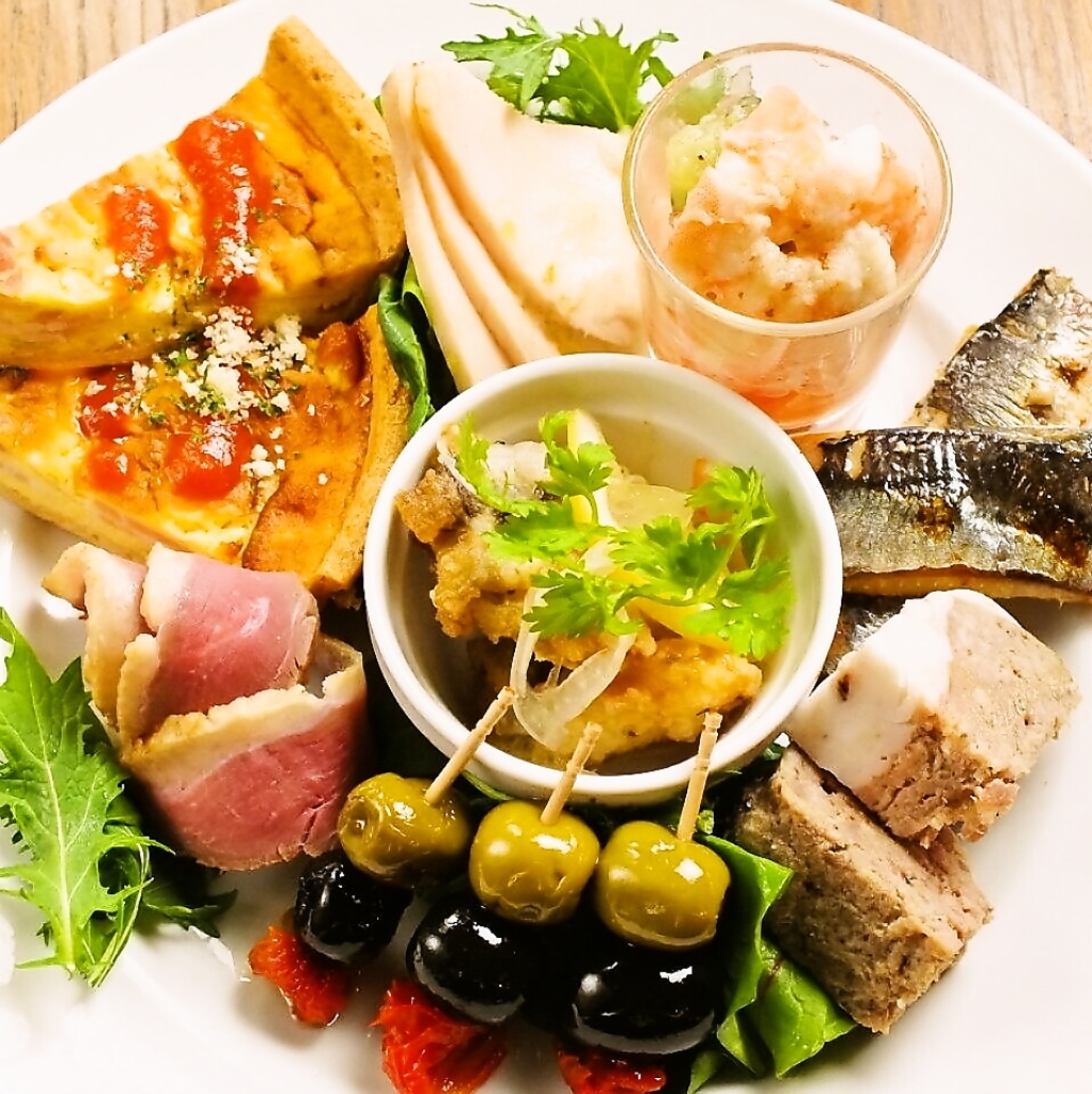 彩り鮮やかなタパス♪一品一品がどれも美味しく、SNS映えも◎もちろんお酒のお供にもピッタリです！