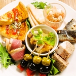 彩り鮮やかなタパス♪一品一品がどれも美味しく、SNS映えも◎もちろんお酒のお供にもピッタリです！