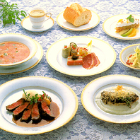 和・洋・中とオールジャンルの多彩なメニュー