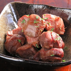 低温調理で焼き上げた砂肝のガーリック炒め
