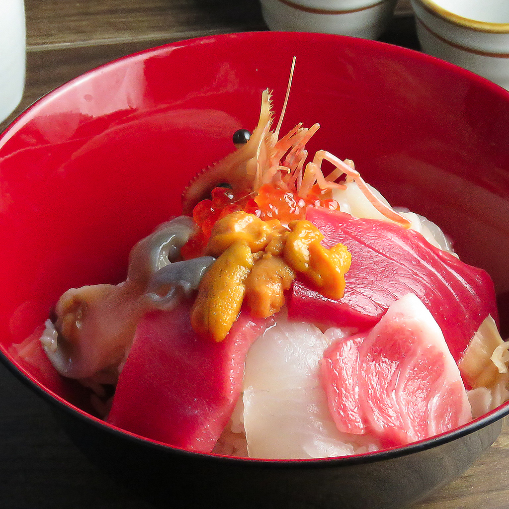 お手軽に食べられる海鮮丼！